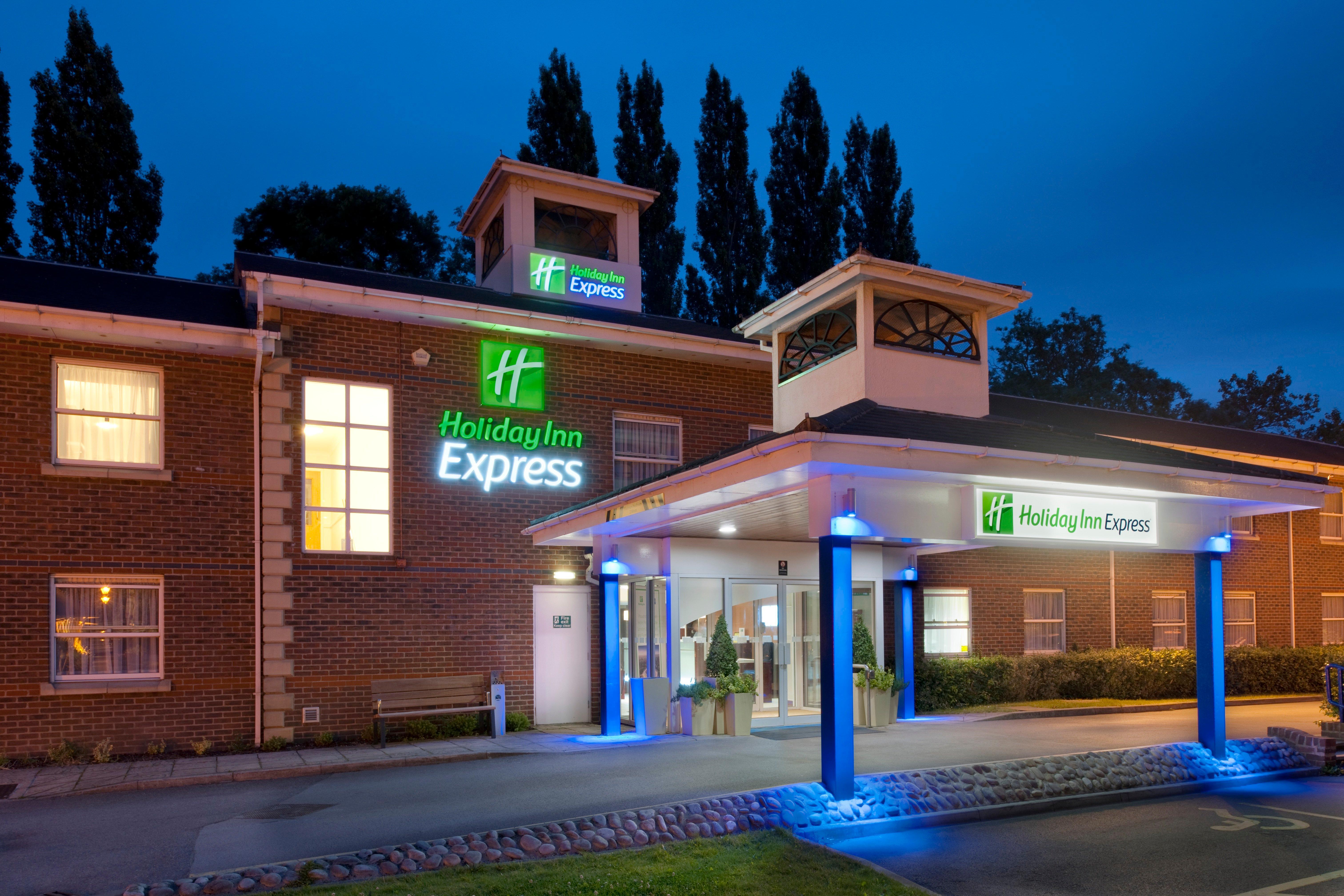 Holiday Inn Express Leeds-East, An Ihg Hotel Лидс Экстерьер фото